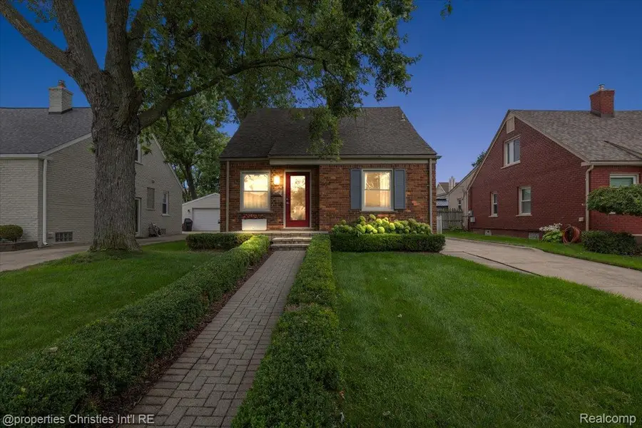 559 E Southlawn Boulevard, Birmingham, MI 48009 - #2