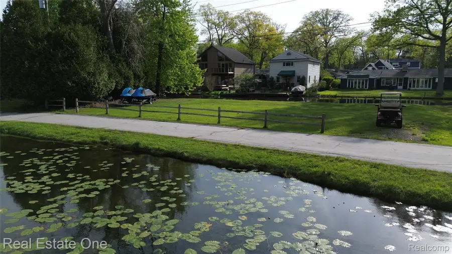 000 Clinton Dr Drive, West Bloomfield, MI 48324 - #3