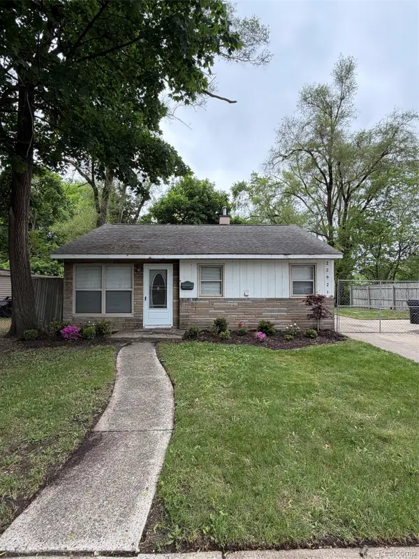 22921 Rosewood Street, OakPark, MI 48237
