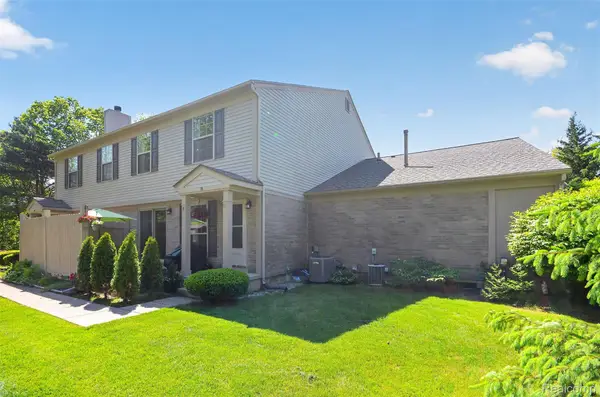 70 Pine Tree Ridge Drive #2, Waterford, MI 48327