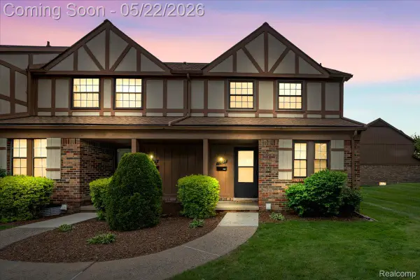 19697 Raleigh Circle N, Southfield, MI 48076