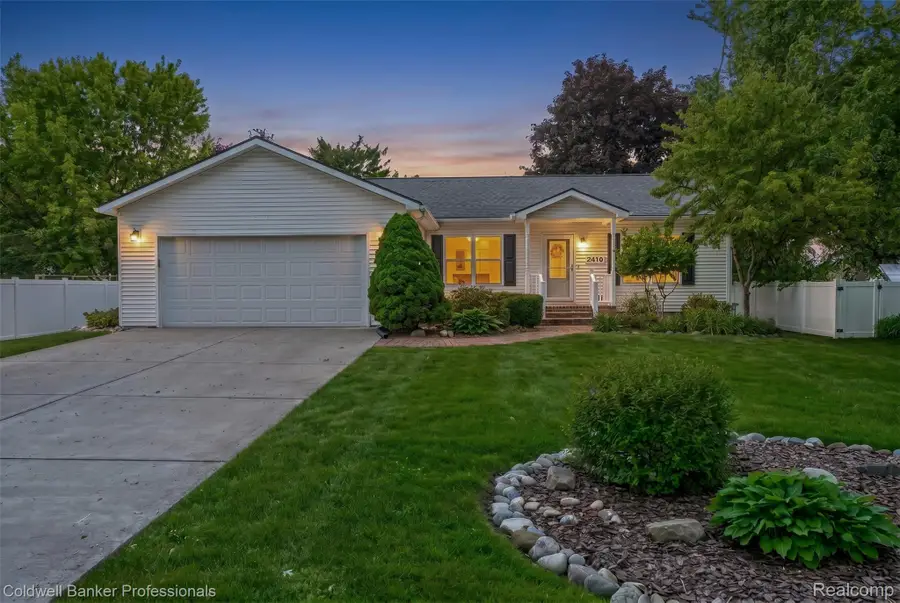 2470 Winkleman Drive, Waterford, MI 48329 - #2