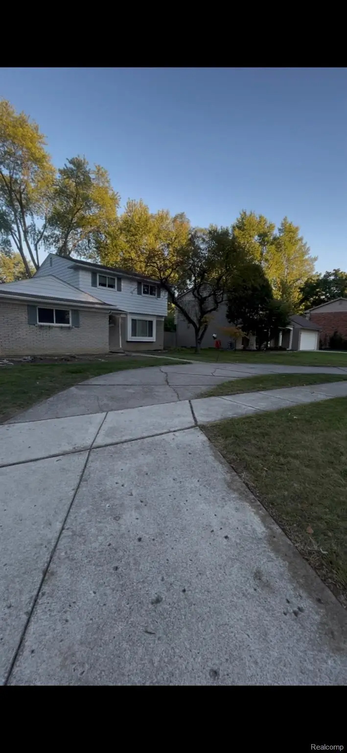 30050 Pleasant Trail, Southfield, MI 48076 - #2