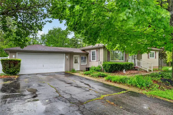 5090 Torrey Road, Flint, MI 48507