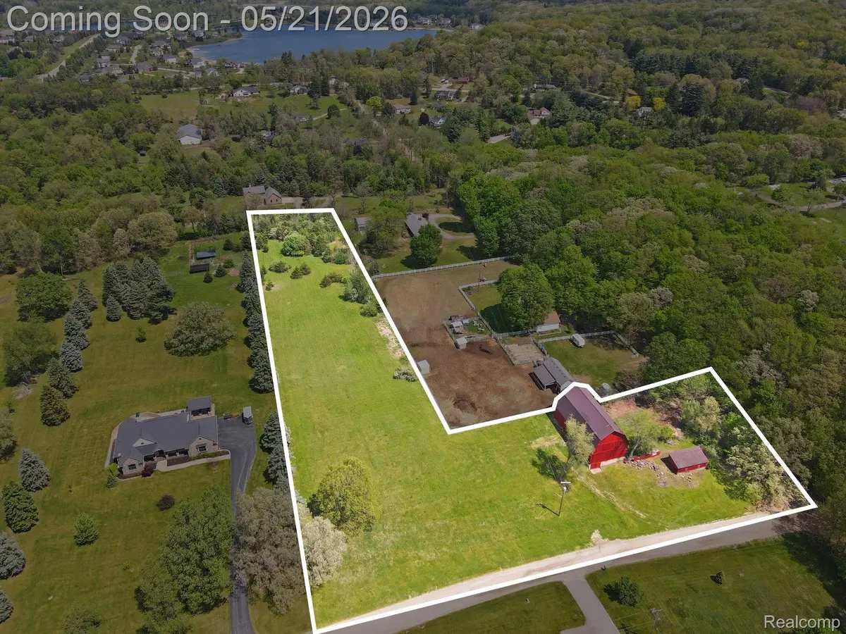 2352 Meadowood Lane, Milford, MI 48380 - #1