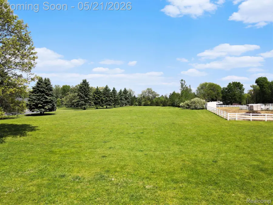 2352 Meadowood Lane, Milford, MI 48380 - #2
