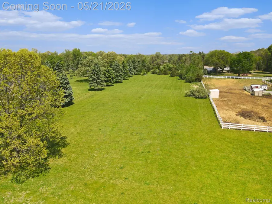 2352 Meadowood Lane, Milford, MI 48380 - #3