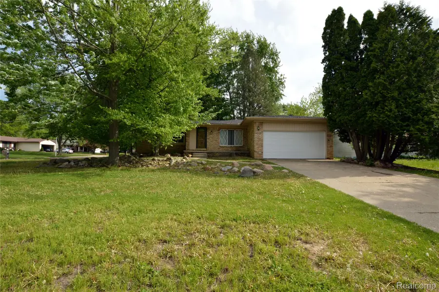 5200 Wishing Well Drive, Grand Blanc, MI 48439 - #2