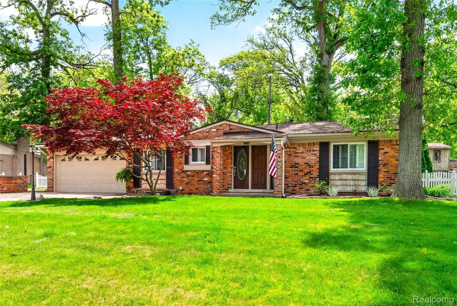 8733 Woodside Drive, Grosse Ile, MI 48138 - #2