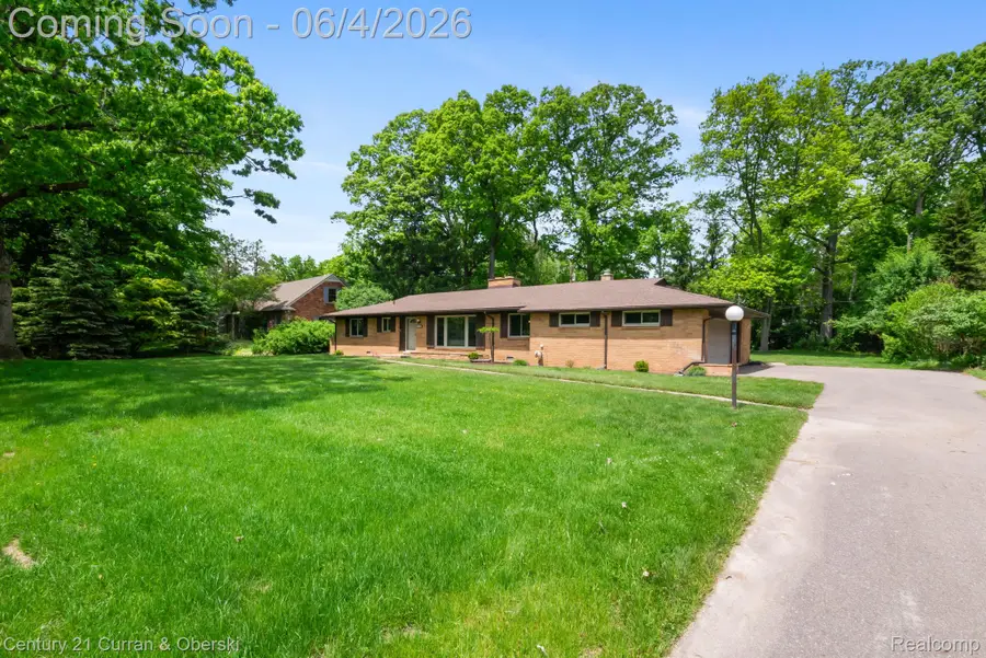 36634 W Lyman Road, Farmington, MI 48331 - #2