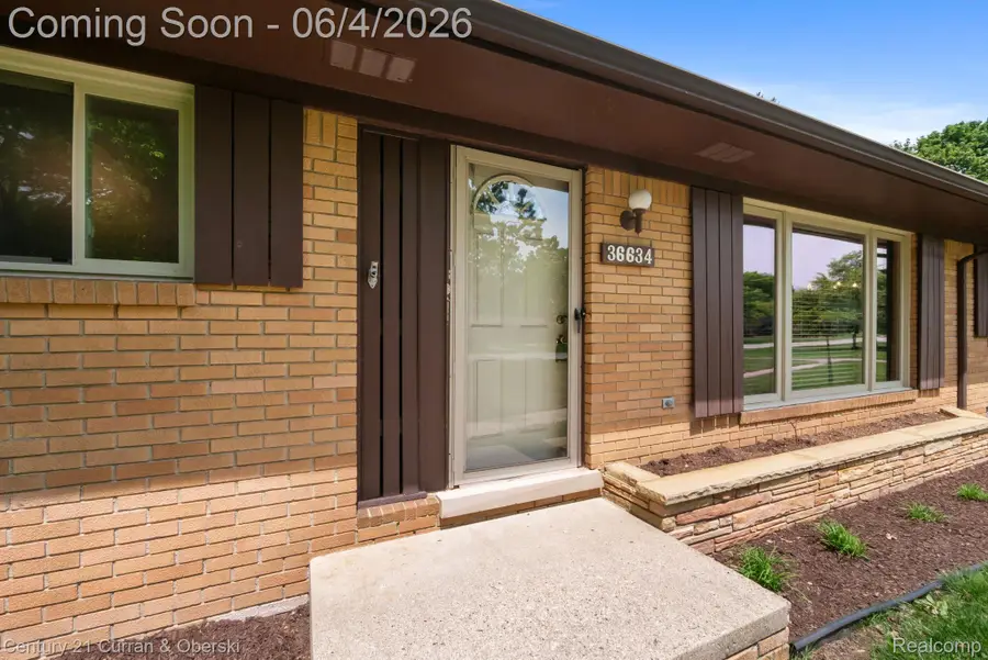 36634 W Lyman Road, Farmington, MI 48331 - #3