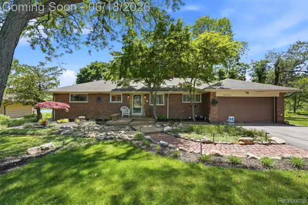 25531 Crystal Spring Court, Farmington, MI 48336