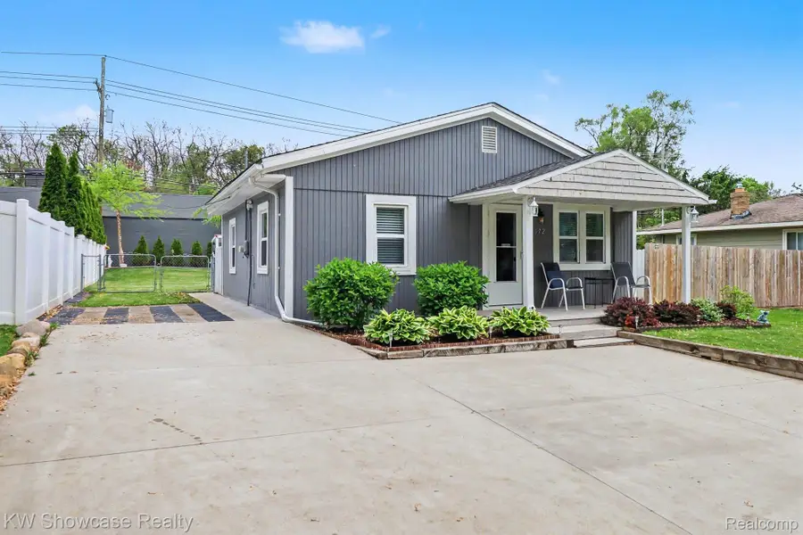 9572 Garden Terrace, Commerce Township, MI 48382 - #2