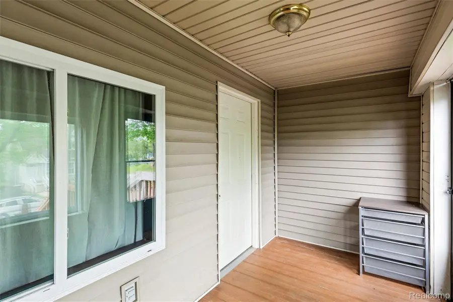 649 Lounsbury Avenue, Pontiac, MI 48340 - #2