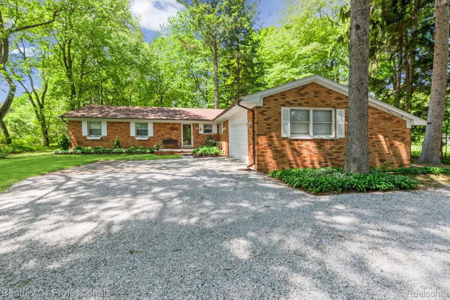 8638 Stone Road, Clay, MI 48001 - #2