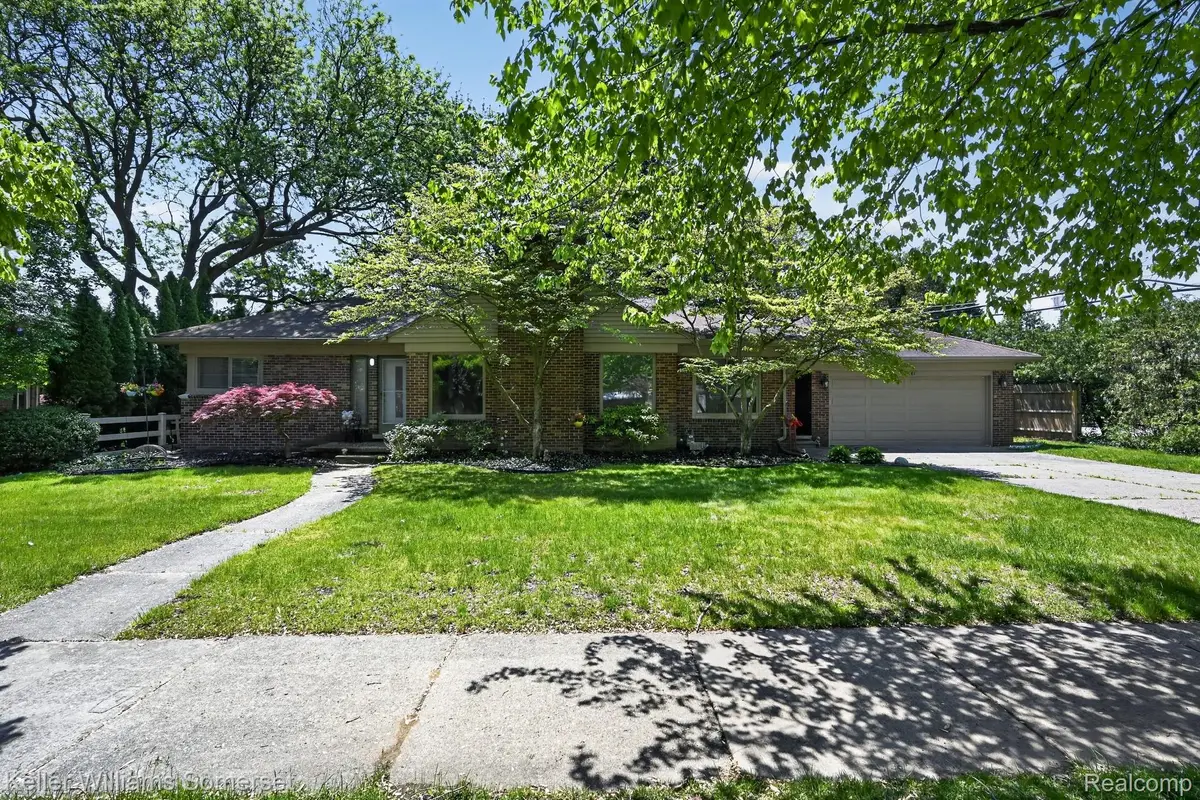 1681 Oxford Road, Grosse Pointe Woods, MI 48236 - #1