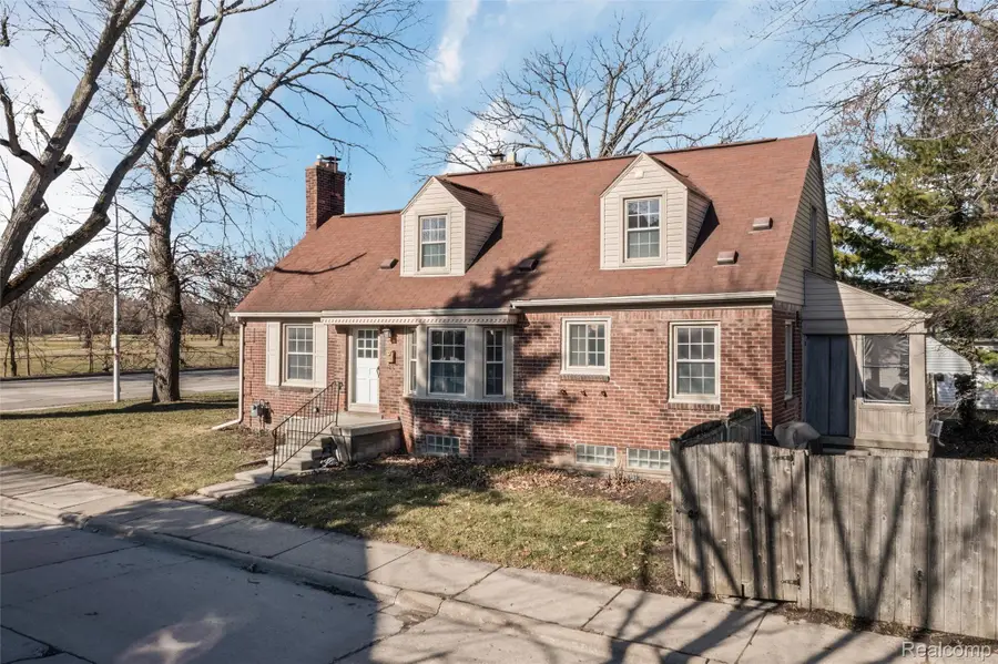 20701 Toles Lane, Grosse Pointe Woods, MI 48236 - #2