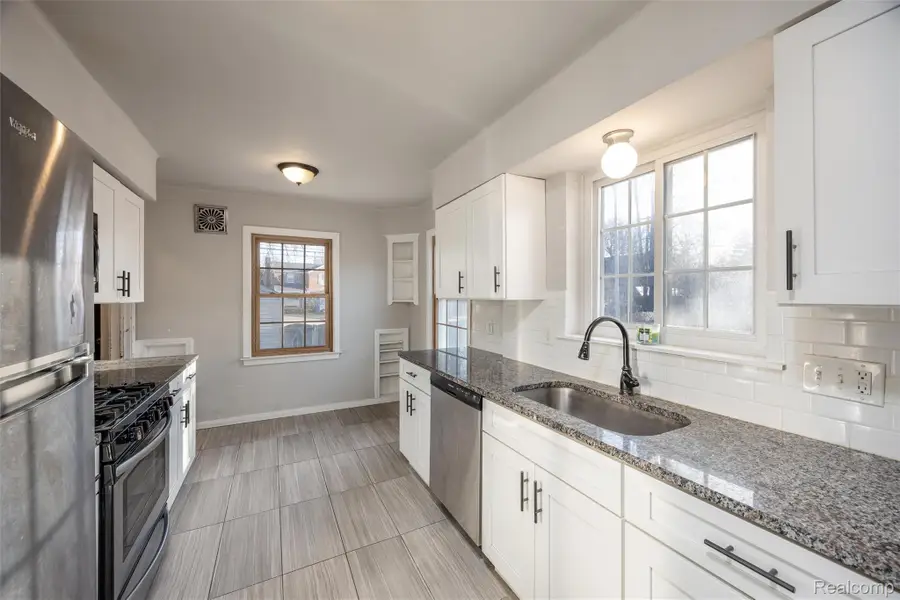 20701 Toles Lane, Grosse Pointe Woods, MI 48236 - #3