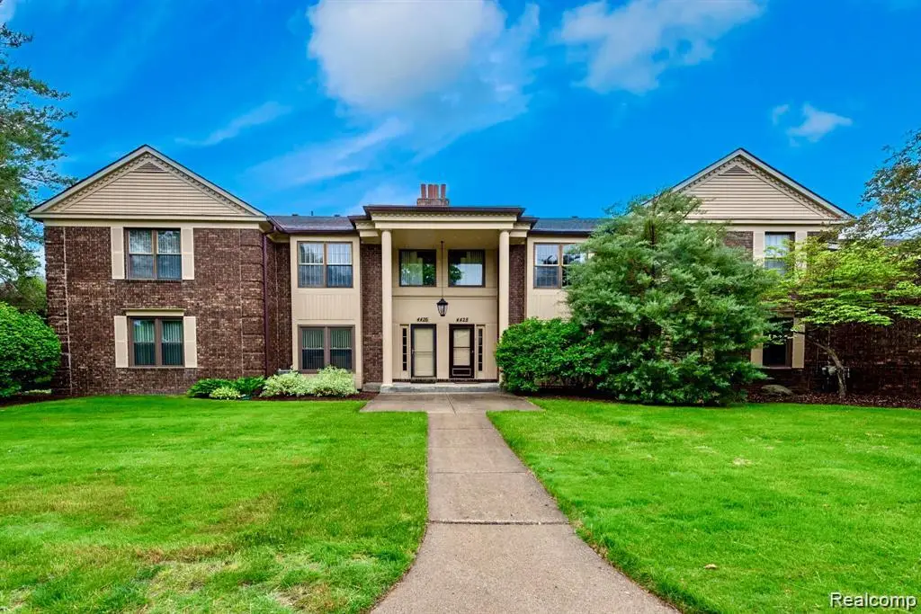 4426 Knightsbridge Lane, West Bloomfield, MI 48323 - #1