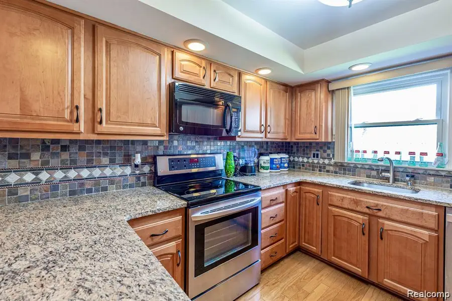 4426 Knightsbridge Lane, West Bloomfield, MI 48323 - #3