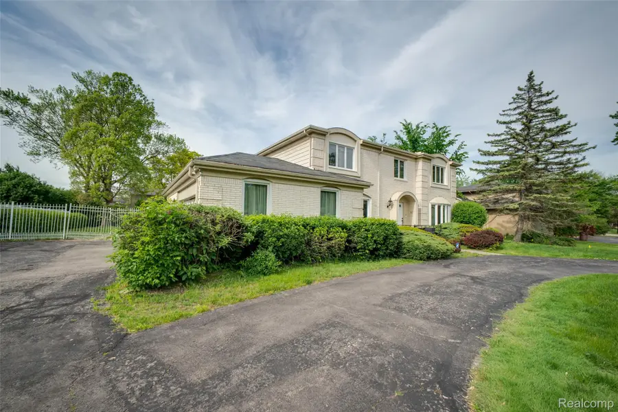 22640 Coventry Woods Lane, Southfield, MI 48034 - #3
