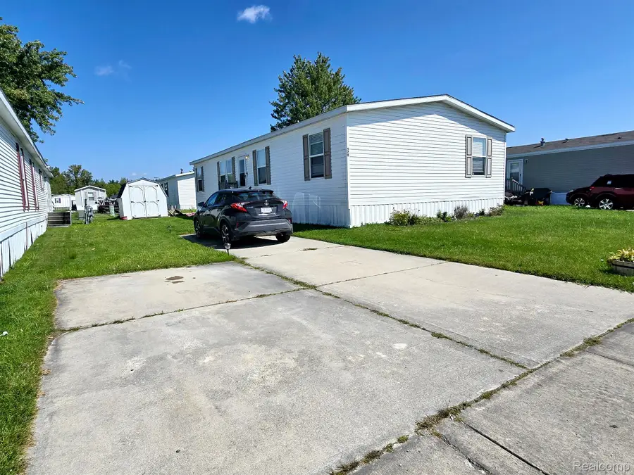 528 Elmwood Lane, Columbus, MI 48063 - #2