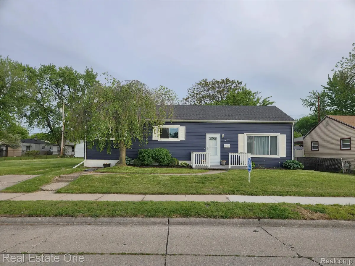 1574 E Woodruff Avenue, Hazel Park, MI 48030 - #1