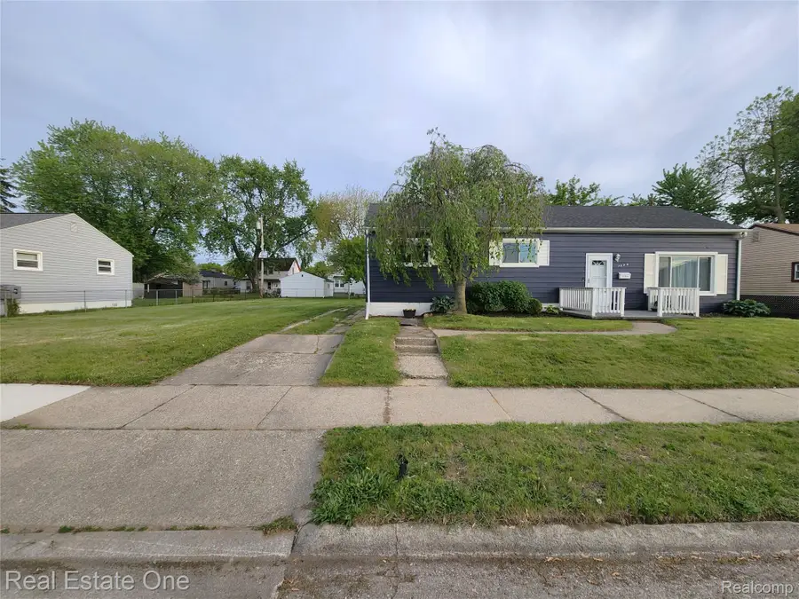 1574 E Woodruff Avenue, Hazel Park, MI 48030 - #2