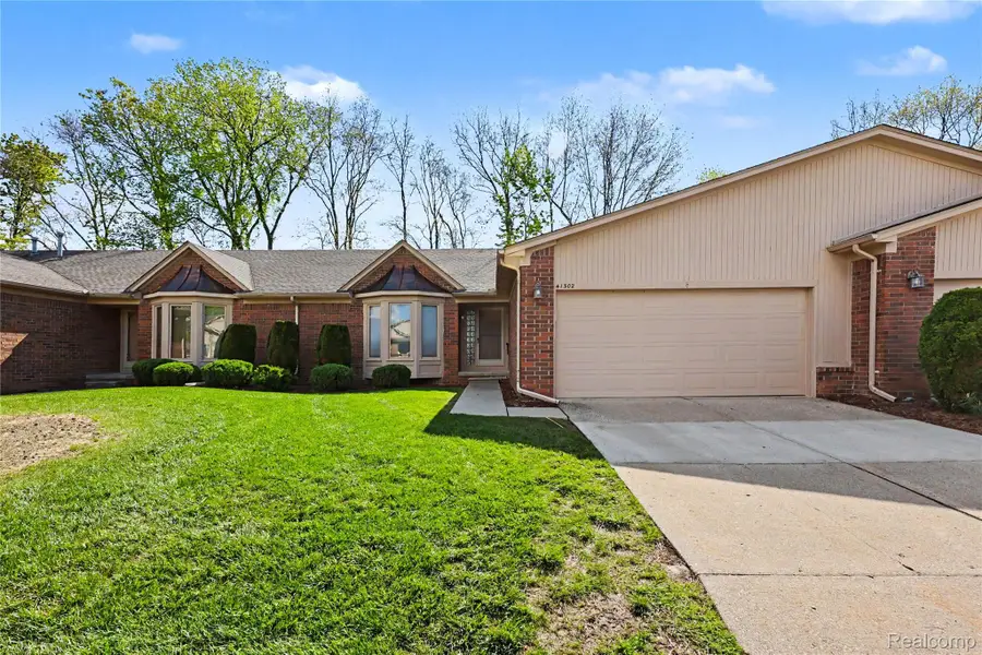 41302 Fortuna Drive E, Clinton Township, MI 48038 - #2