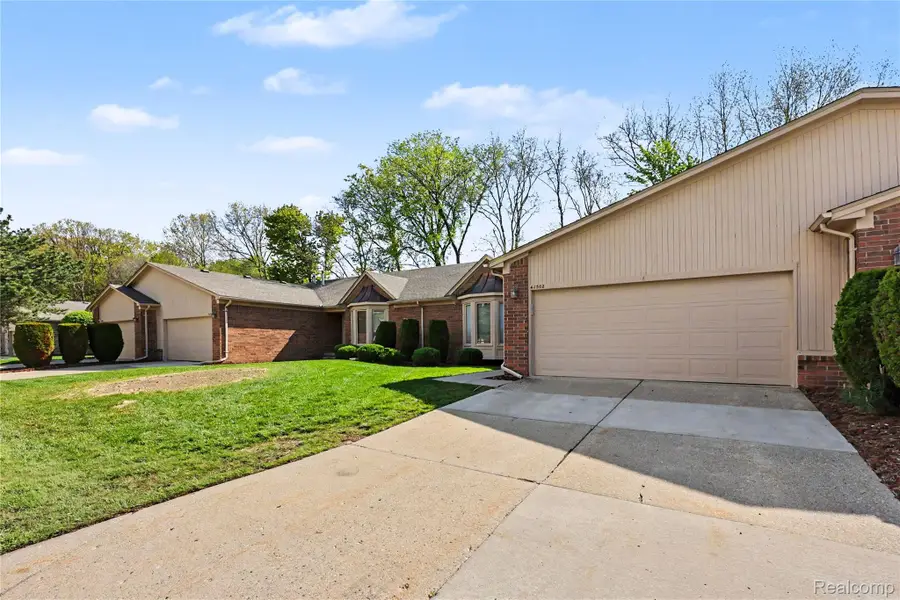 41302 Fortuna Drive E, Clinton Township, MI 48038 - #3