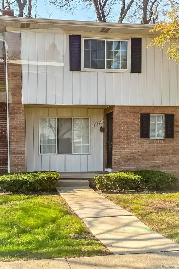 19942 Vernier Road, HarperWoods, MI 48225