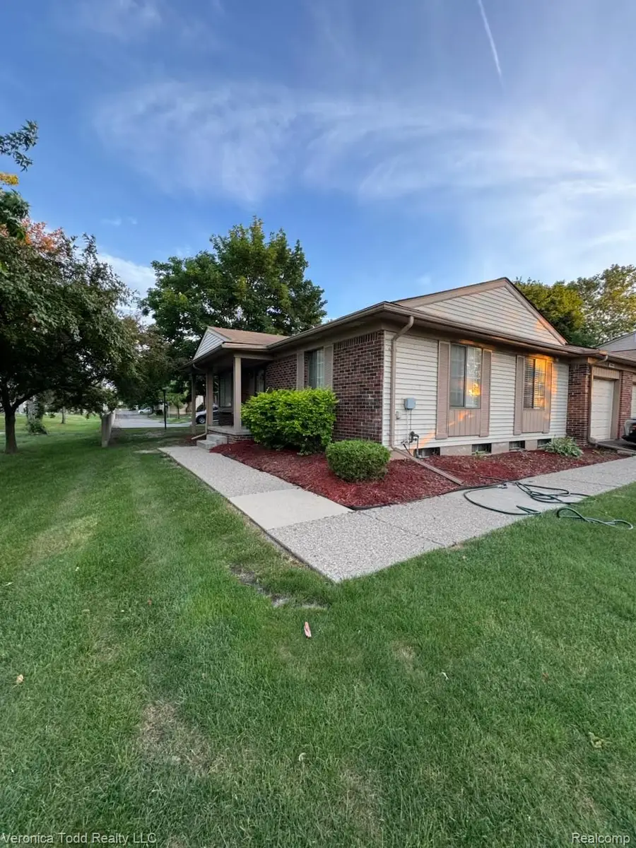 2994 Roundtree Drive, Troy, MI 48083 - #2