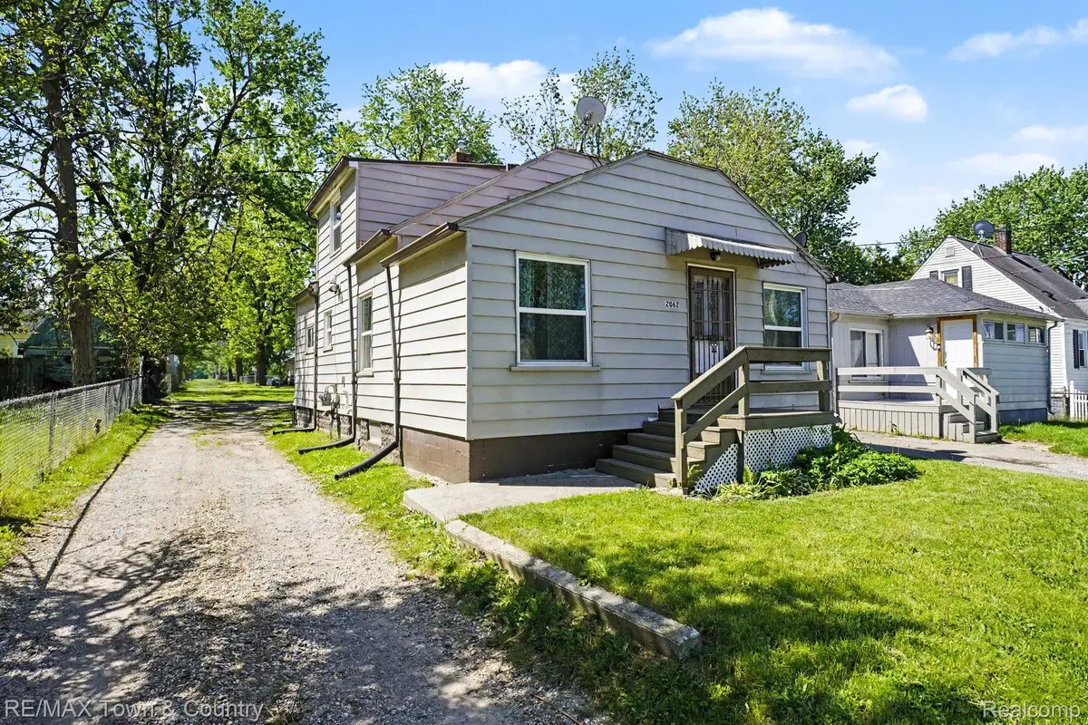 2062 E Schumacher Avenue, Burton, MI 48529 - #1