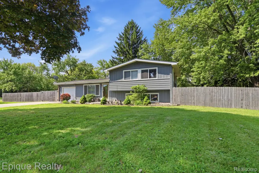 5370 Oaktree Court, Flint, MI 48532 - #2