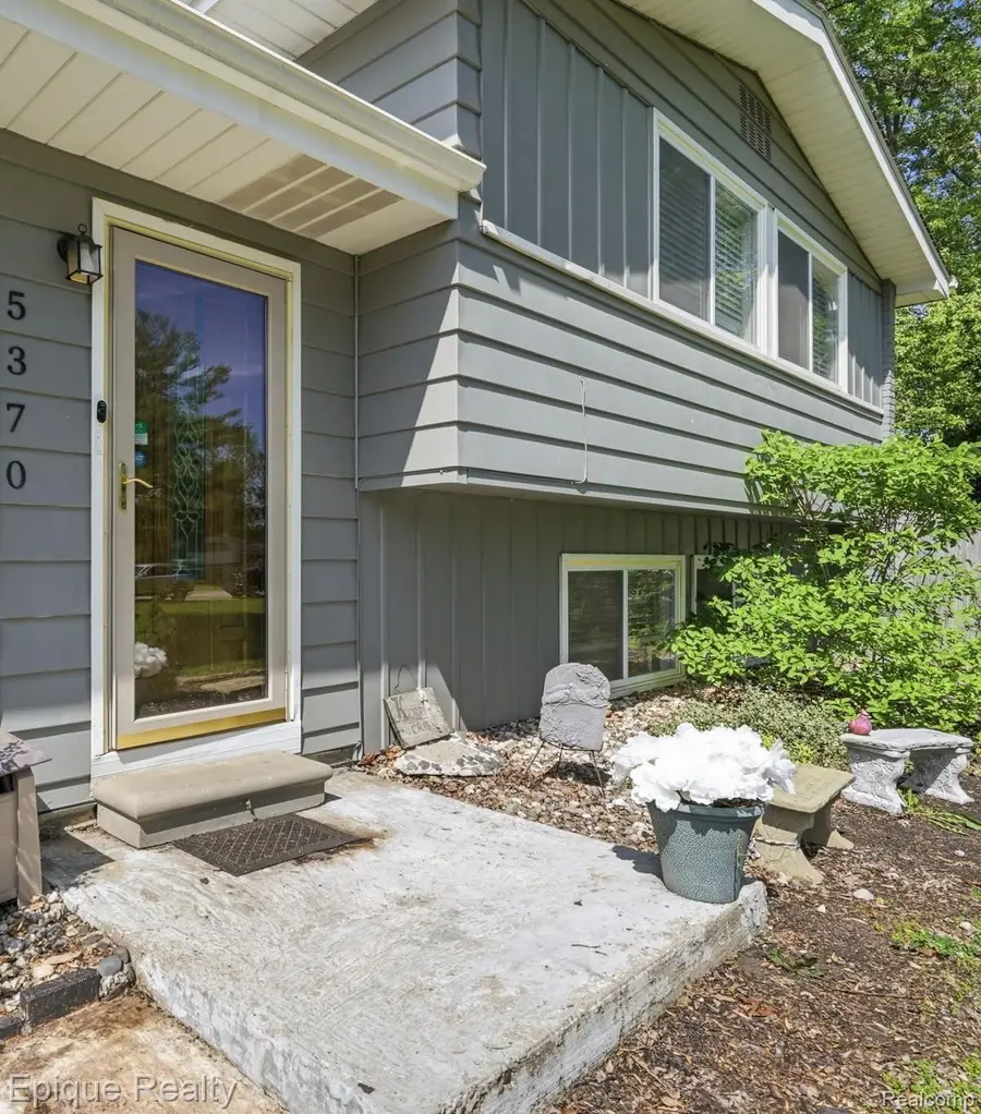 5370 Oaktree Court, Flint, MI 48532 - #3