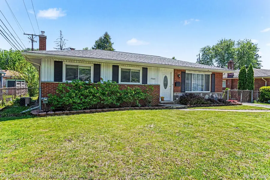 19044 Hillcrest Street, Livonia, MI 48152 - #2