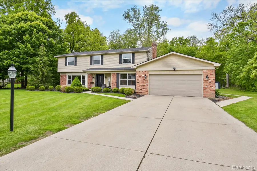 26060 Hidden Lane, Grosse Ile, MI 48138 - #2