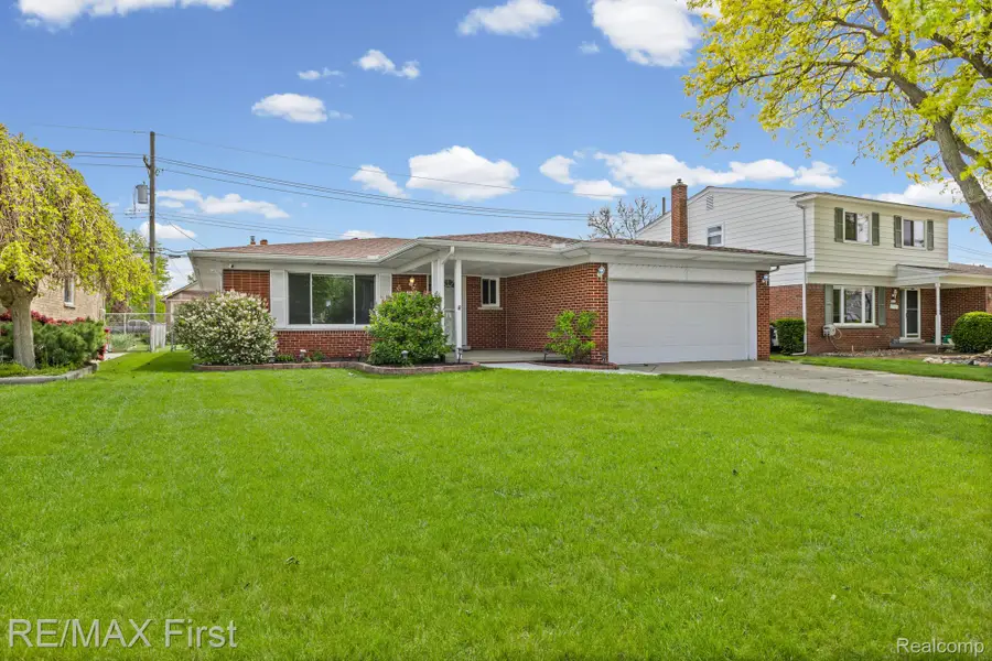 34356 Greentrees Road, Sterling Heights, MI 48312 - #2