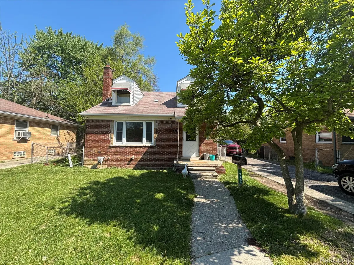 915 E 14 Mile Road, Clawson, MI 48017 - #1
