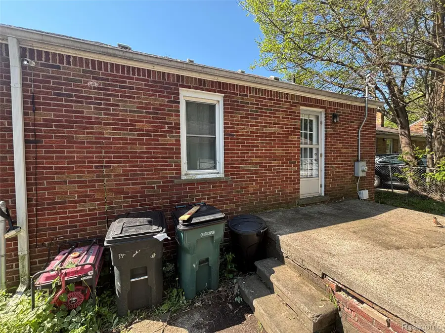 915 E 14 Mile Road, Clawson, MI 48017 - #3