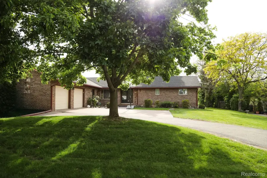 37735 Santa Anna Street, Clinton Township, MI 48036 - #3