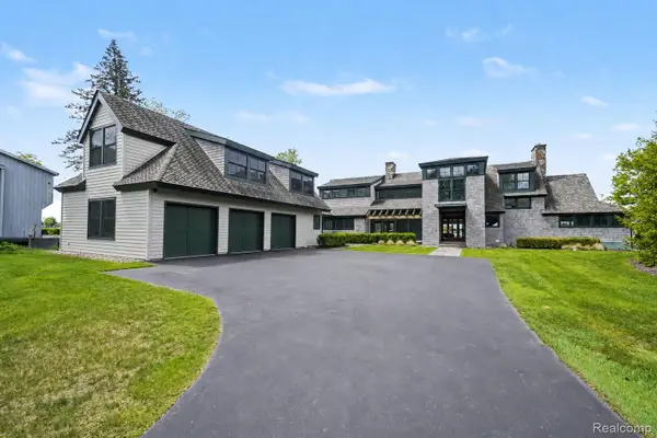 12410 Woodhull Landing, Fenton, MI 48430