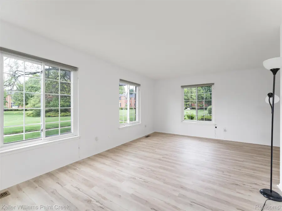 685 E Fox Hills Drive #67, Bloomfield, MI 48304 - #2
