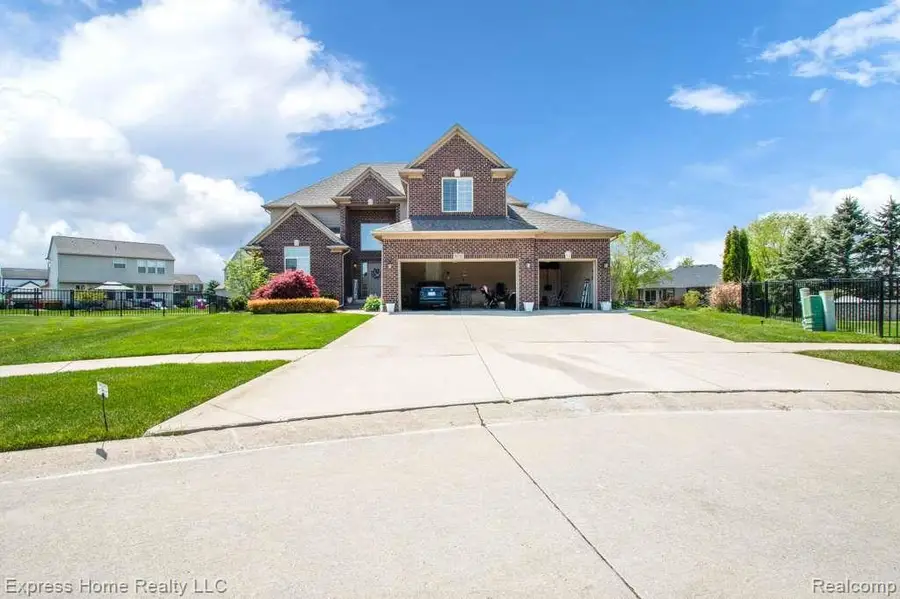 56713 Peach Tree Lane, Macomb, MI 48042 - #2
