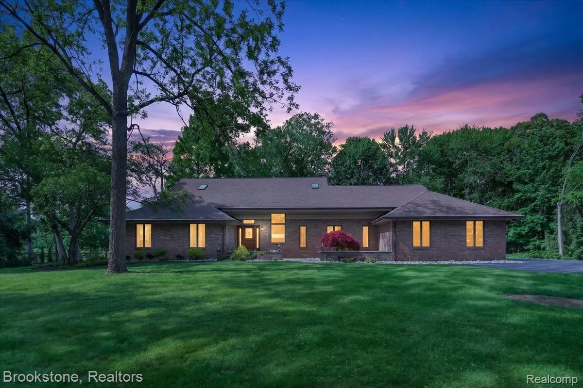 2610 Vanel Court, West Bloomfield, MI 48324 - #1