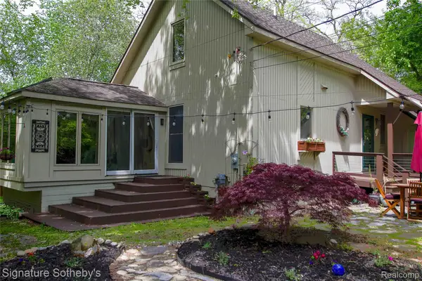 4945 Whitlow Court, CommerceTwp, MI 48382