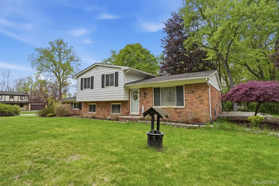 2478 Hiller Road, West Bloomfield, MI 48324 - #3
