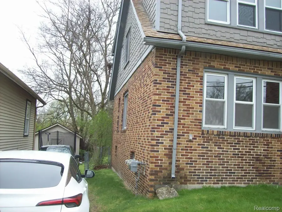 38 Cadillac Street, Pontiac, MI 48342 - #3