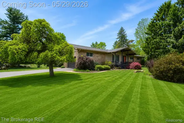6933 Hubbard Hills Drive, Clarkston, MI 48348