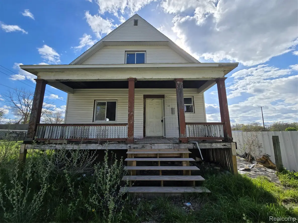 611 S 4th Avenue, Saginaw, MI 48607 - #1